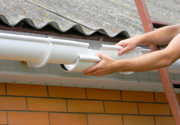 Gutter Hanging in Macon